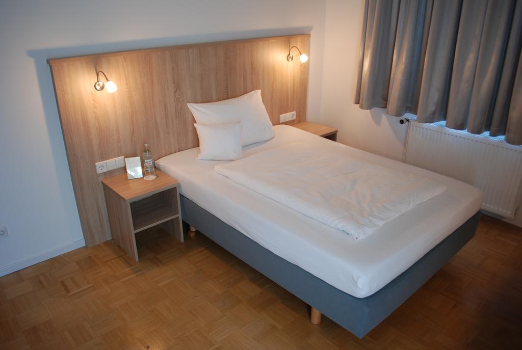 Gärtringen Hotel Baeren מראה חיצוני תמונה